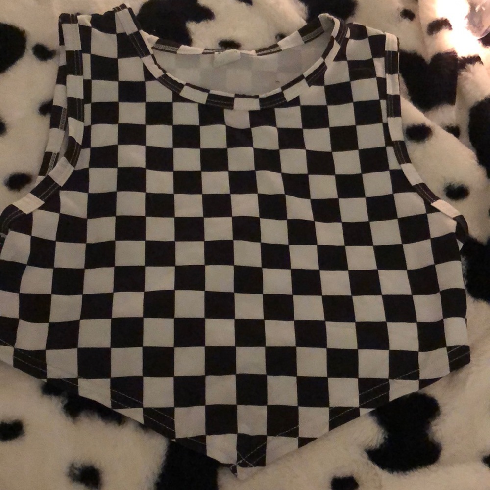 CHECKERED TRIANGLE TOP